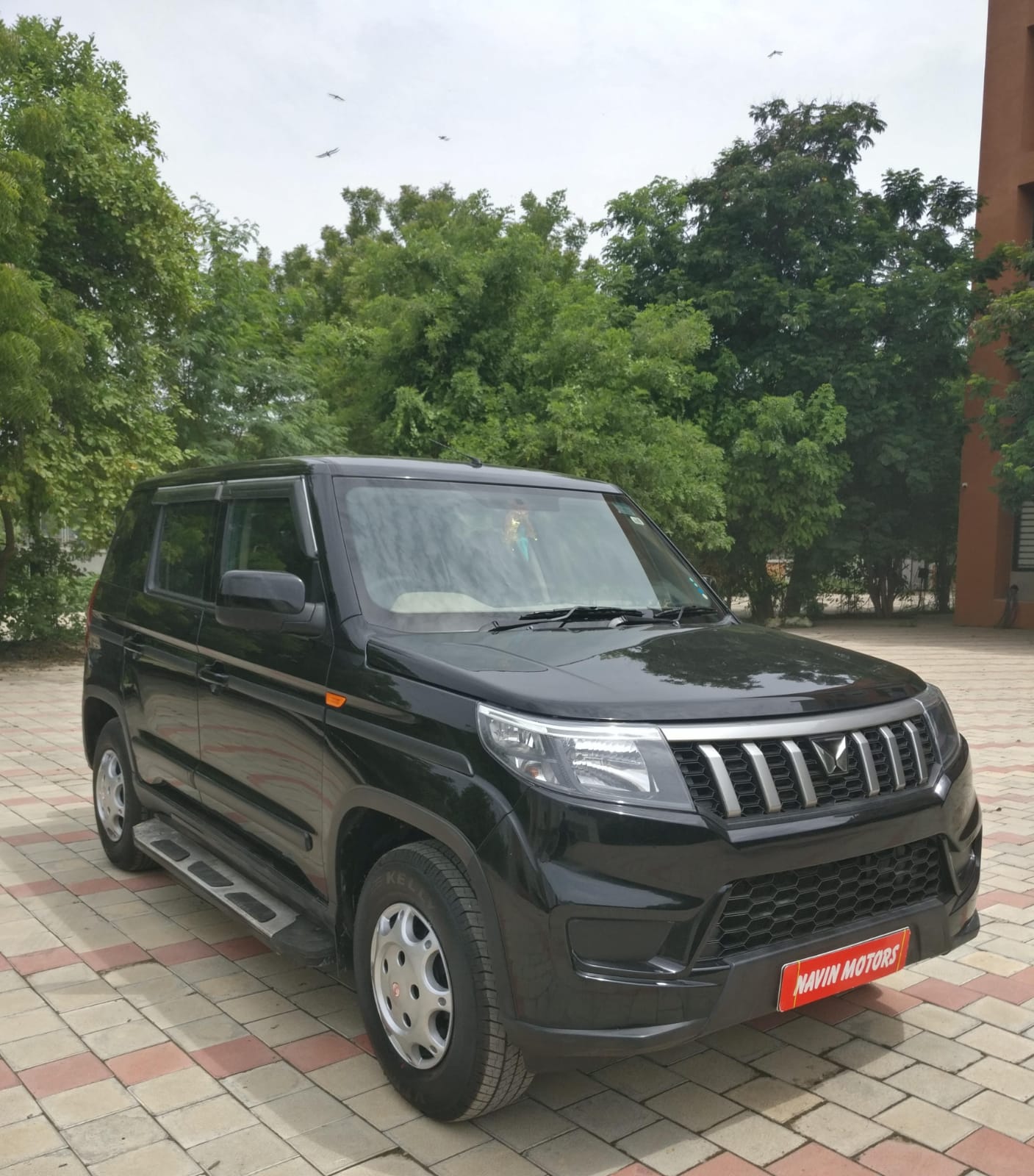 Mahindra Bolero Neo N8