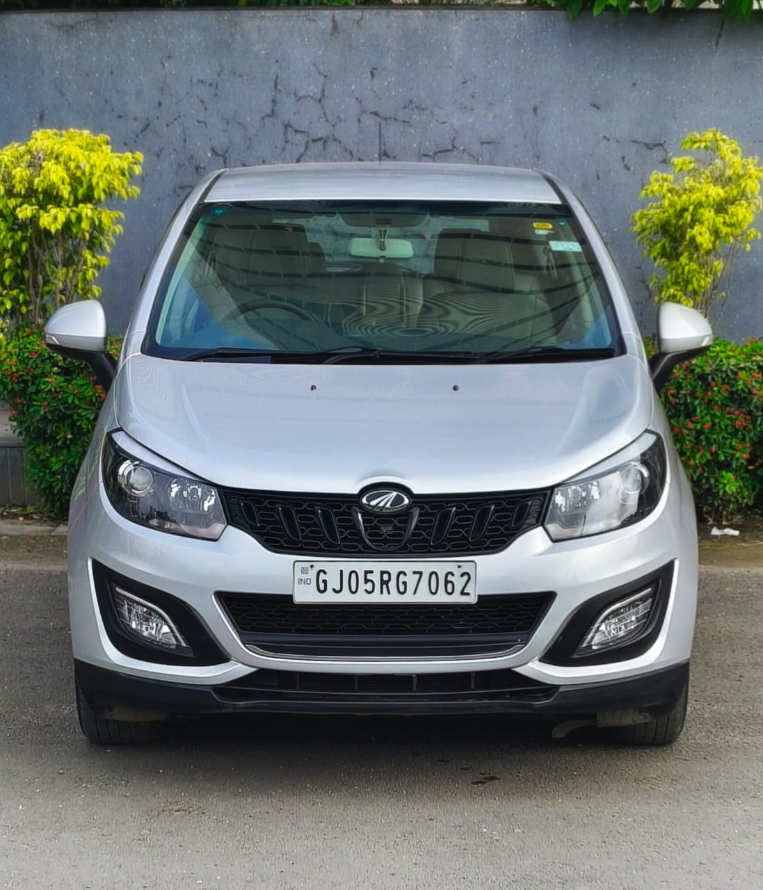Mahindra Marazzo M6 STR 8