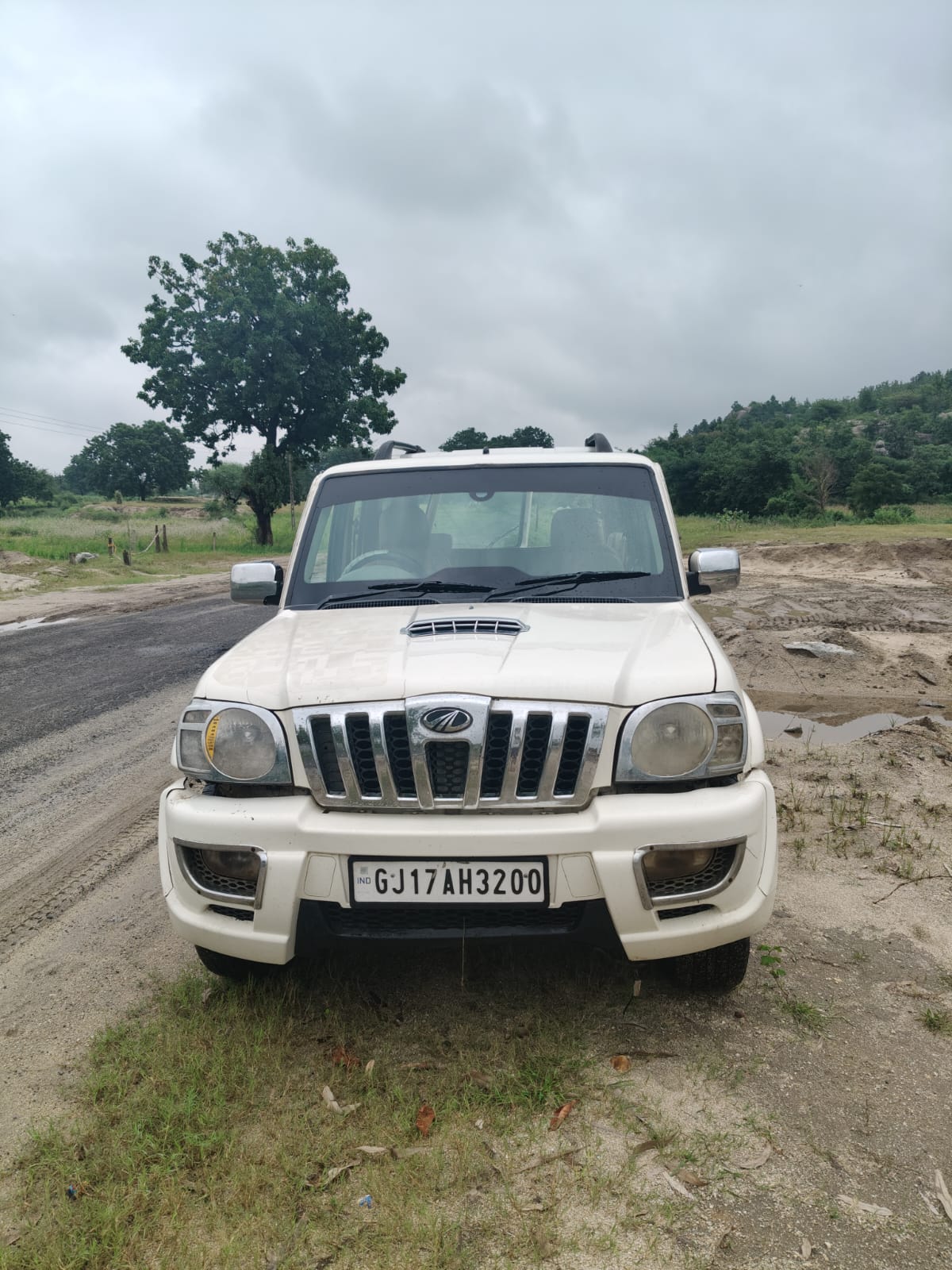 Mahindra Scorpio [2009-2014] VLX 4WD ABS AT BS-III