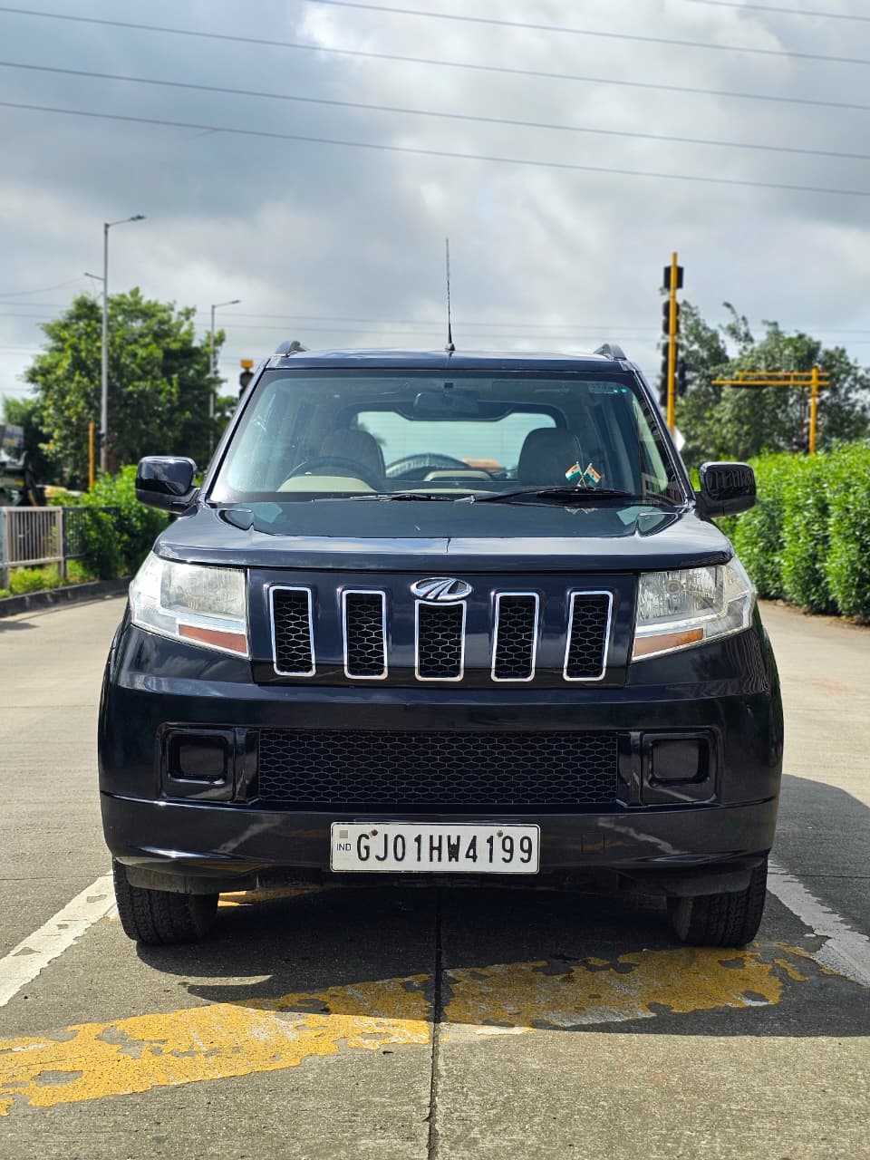 Mahindra TUV300 T6 Plus