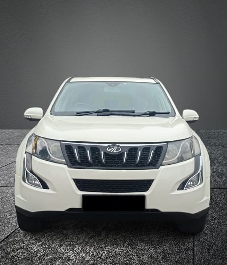 Mahindra XUV500 FWD W 10