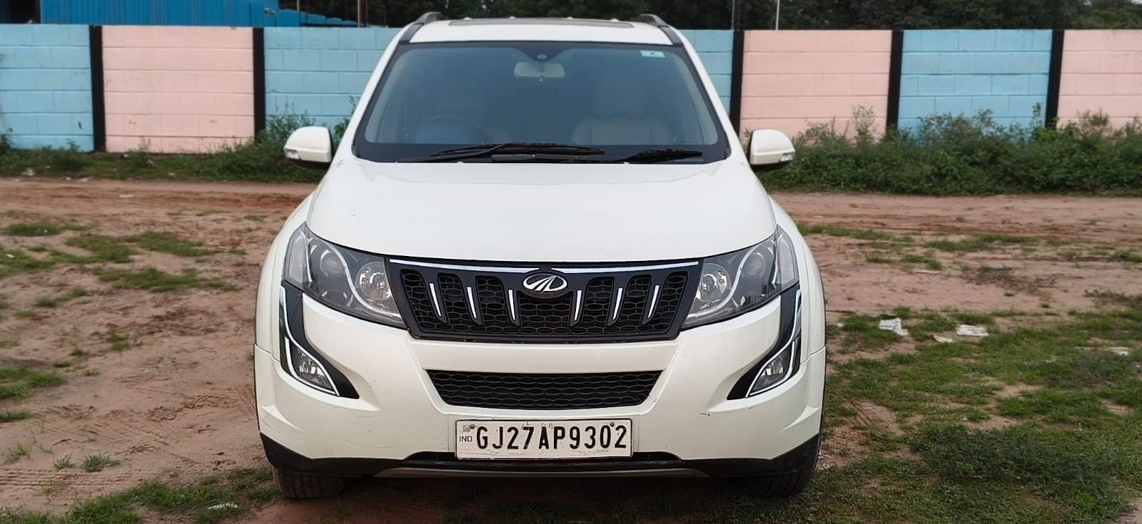 Mahindra XUV500 W10 Top model