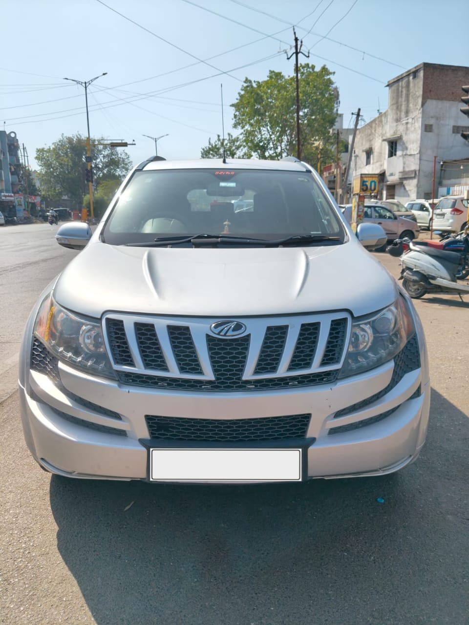 Mahindra XUV500 W4