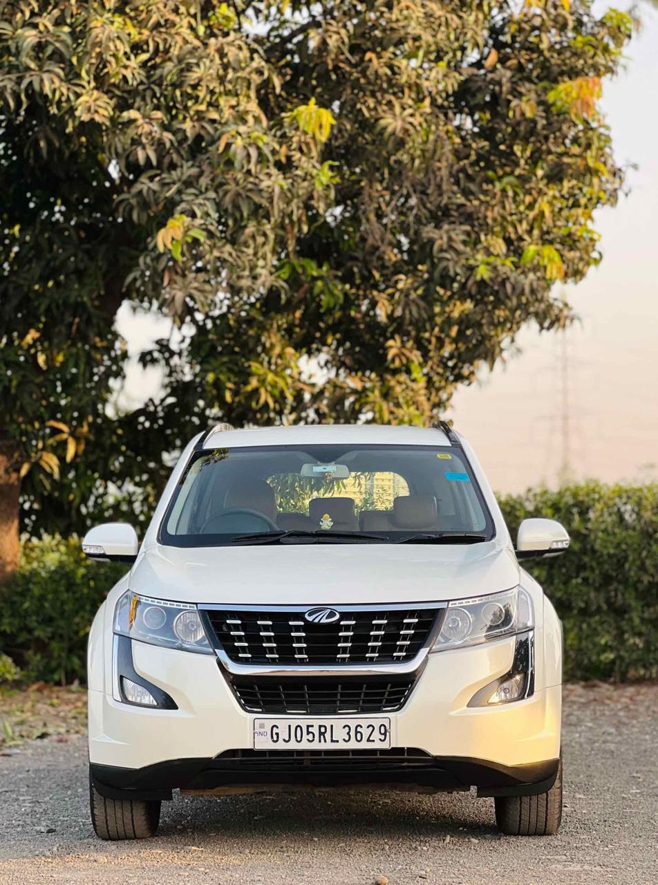 Mahindra XUV500 W7