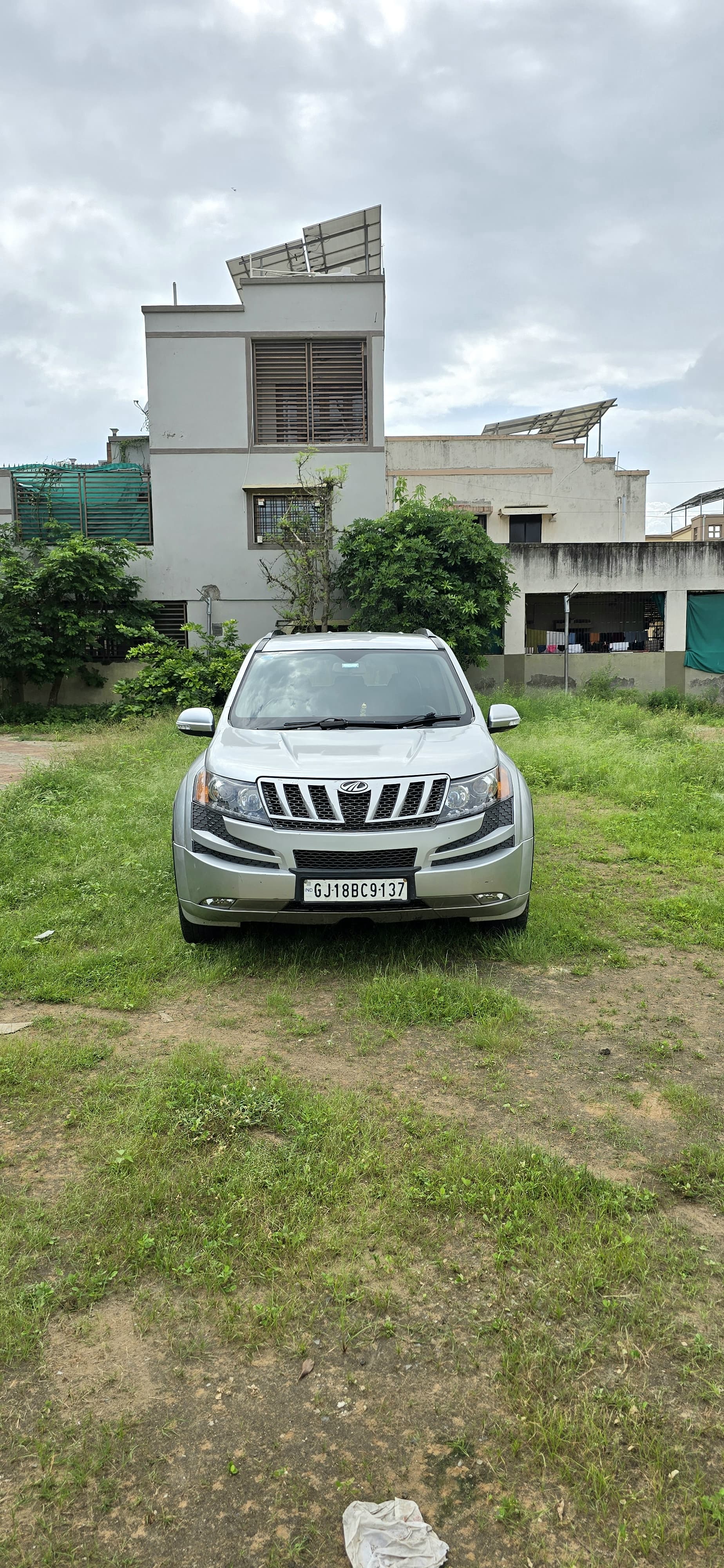 Mahindra XUV500 W8