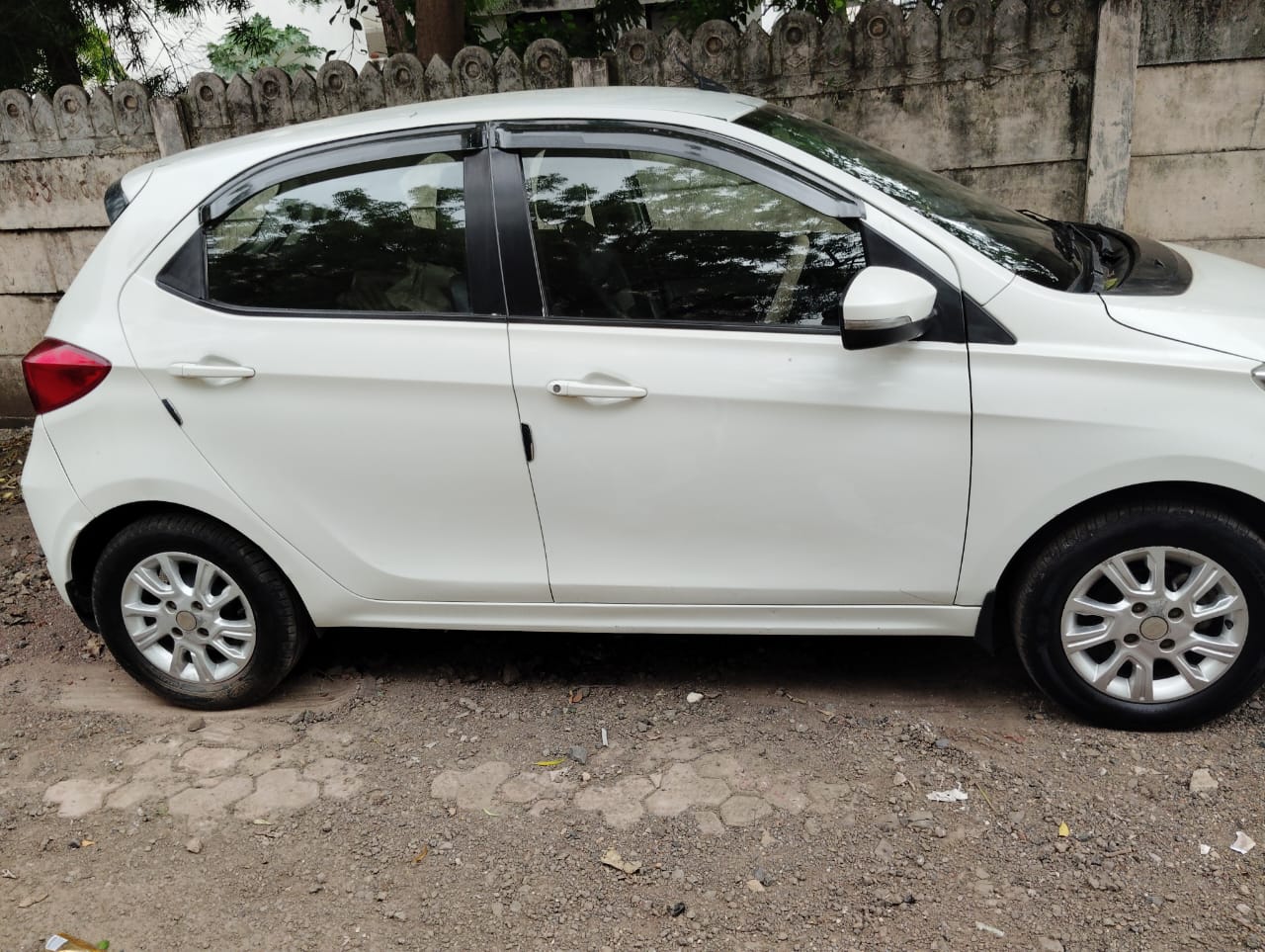 Tata Tiago [2016-2020] Revotron XZ
