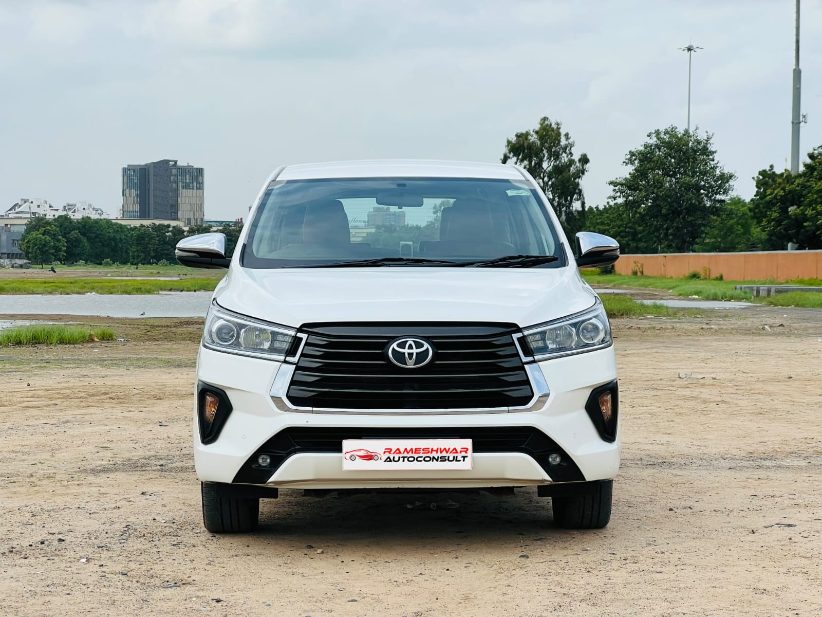 Toyota INNOVA 2 5