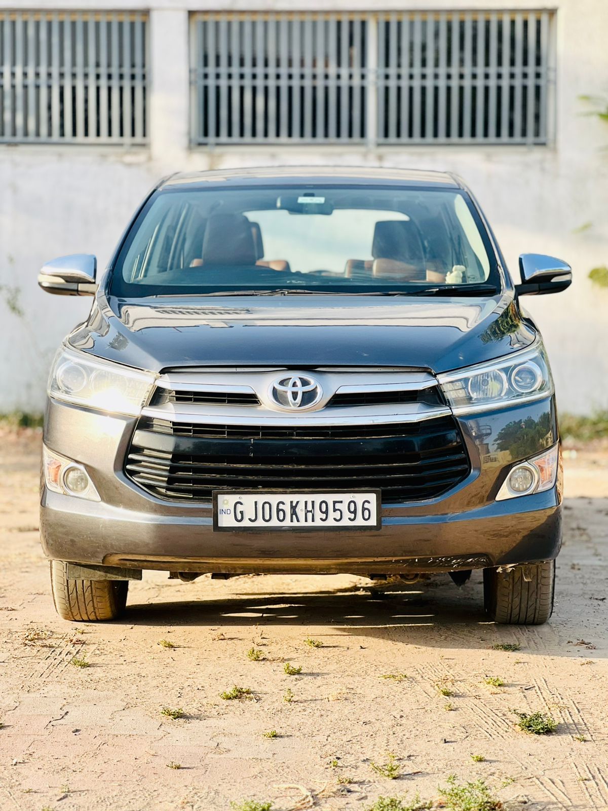 Toyota Innova Crysta 2.7 GX 8 STR